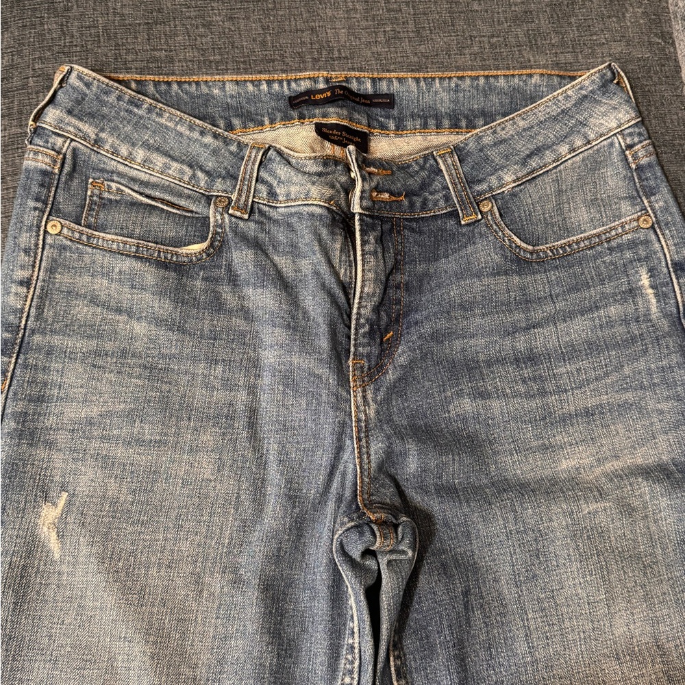 Classic Levi’s Denim Jeans - Picture 2 of 8